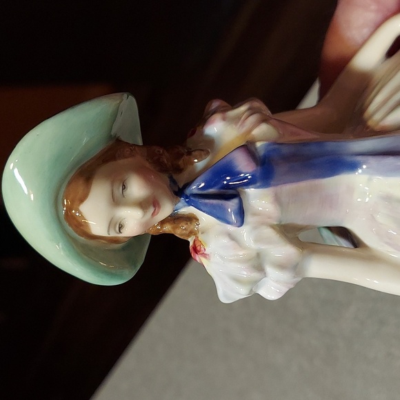 Royal Doulton Easter Day figurine - Picture 2 of 8